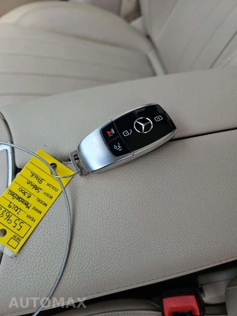 2019 Mercedes-Benz E 300 4MATIC Sedan - miniatura 8