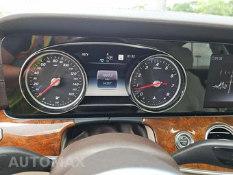 2019 Mercedes-Benz E 300 4MATIC Sedan - miniatura 9