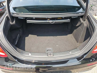 2019 Mercedes-Benz E 300 4MATIC Sedan – miniatura 14