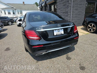 2019 Mercedes-Benz E 300 4MATIC Sedan – miniatura 2