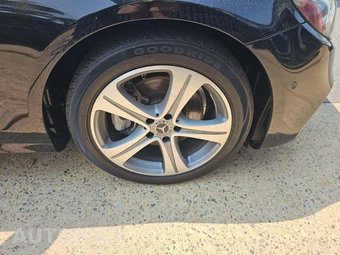 2019 Mercedes-Benz E 300 4MATIC Sedan – miniatura 24