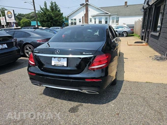 2019 Mercedes-Benz E 300 4MATIC Sedan – miniatura 3