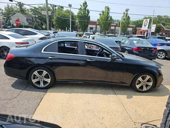 2019 Mercedes-Benz E 300 4MATIC Sedan – miniatura 4