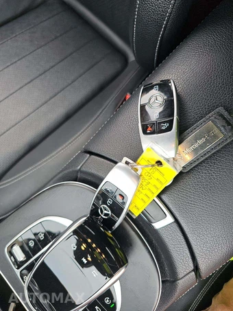 2019 Mercedes-Benz E 300 4MATIC Sedan – miniatura 8