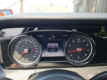 2019 Mercedes-Benz E 300 4MATIC Sedan – miniatura 9