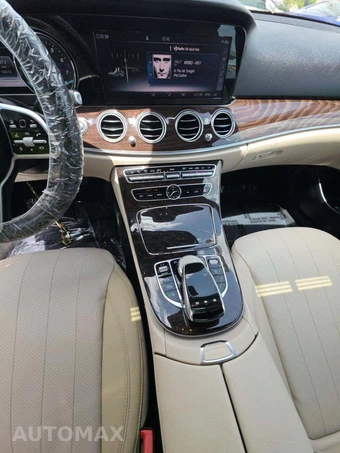 2019 Mercedes-Benz E 300 Sedan – miniatura 10