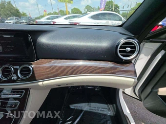 2019 Mercedes-Benz E 300 Sedan – miniatura 19