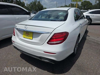 2019 Mercedes-Benz E 300 Sedan – miniatura 3