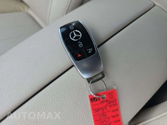 2019 Mercedes-Benz E 300 Sedan – miniatura 8