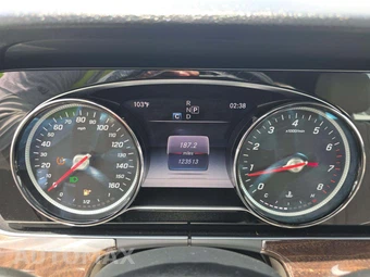 2019 Mercedes-Benz E 300 Sedan – miniatura 9
