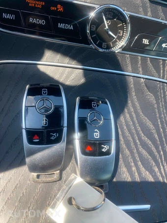 2019 Mercedes-Benz E 300 Sedan - miniatura 14