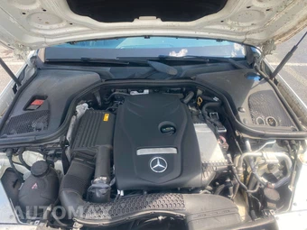 2019 Mercedes-Benz E 300 Sedan - miniatura 19