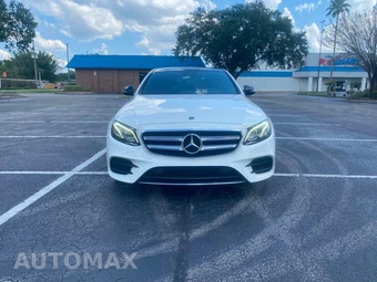 2019 Mercedes-Benz E 300 Sedan - miniatura 2