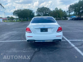 2019 Mercedes-Benz E 300 Sedan - miniatura 3