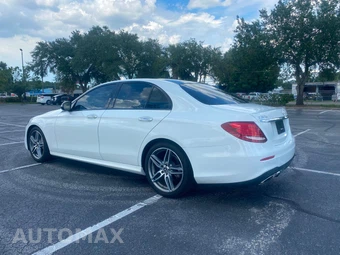 2019 Mercedes-Benz E 300 Sedan - miniatura 4