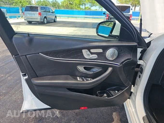 2019 Mercedes-Benz E 300 Sedan – miniatura 9