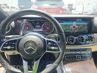 2019 Mercedes-Benz E 300 Sedan - miniatura 11