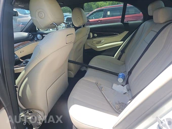2019 Mercedes-Benz E 300 Sedan - miniatura 13