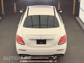 2019 Mercedes-Benz E 300 Sedan - miniatura 5