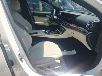 2019 Mercedes-Benz E 300 Sedan - miniatura 8