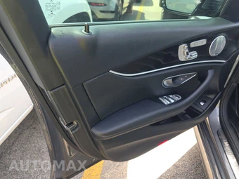 2019 Mercedes-Benz E 300 Sedan - miniatura 9