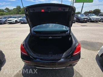 2019 Mercedes-Benz E 300 Sedan - miniatura 14