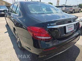 2019 Mercedes-Benz E 300 Sedan - miniatura 2