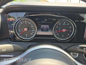 2019 Mercedes-Benz E 300 Sedan - miniatura 9