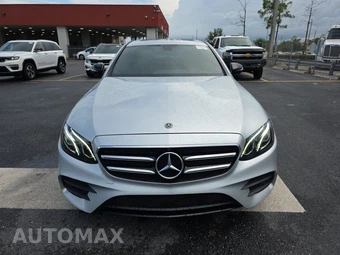 2019 Mercedes-Benz E 300 Sedan - miniatura 2