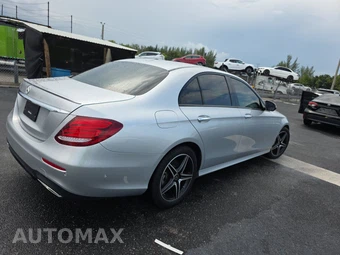 2019 Mercedes-Benz E 300 Sedan - miniatura 4