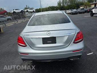 2019 Mercedes-Benz E 300 Sedan - miniatura 5