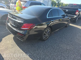 2019 Mercedes-Benz E 450 4MATIC Sedan - miniatura 4