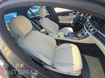 2019 Mercedes-Benz E 450 4MATIC Sedan - miniatura 18