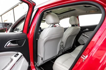 2019 Mercedes-Benz GLA 250 - miniatura 37