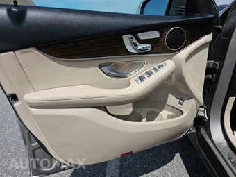 2019 Mercedes-Benz GLC 300 4MATIC – miniatura 9