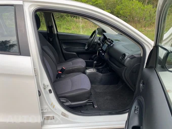 2019 Mitsubishi Mirage ES – miniatura 27