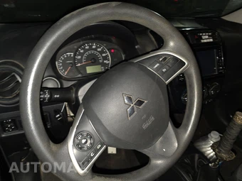 2019 Mitsubishi Mirage ES - miniatura 10