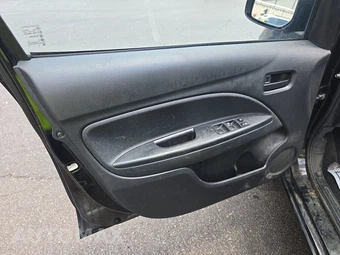 2019 Mitsubishi Mirage LE - miniatura 9