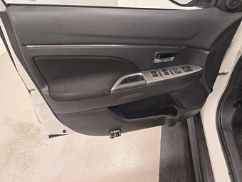 2019 Mitsubishi Outlander Sport ES - miniatura 9