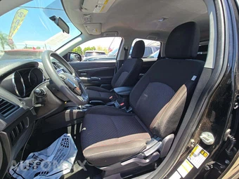 2019 Mitsubishi Outlander Sport LE - miniatura 6