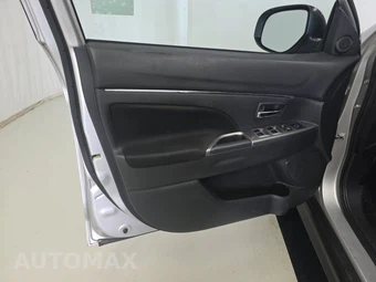 2019 Mitsubishi Outlander Sport SE – miniatura 9