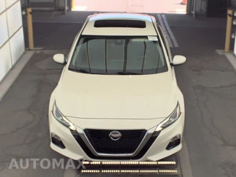 2019 Nissan Altima Platinum – miniatura 2