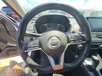 2019 Nissan Altima SR - miniatura 10