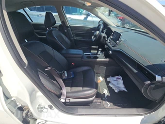 2019 Nissan Altima SR - miniatura 8