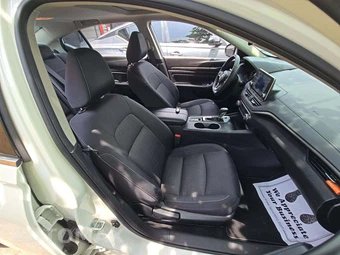 2019 Nissan Altima SV – miniatura 18