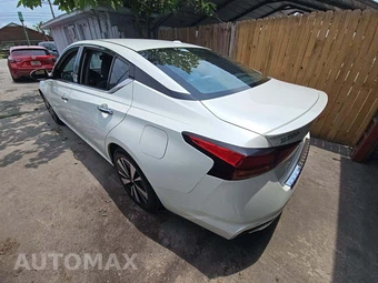 2019 Nissan Altima SV – miniatura 2