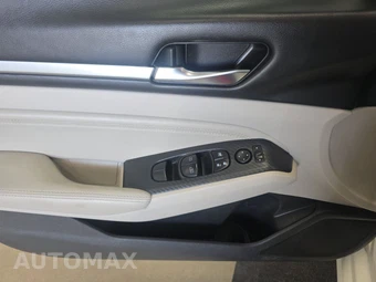 2019 Nissan Altima SV – miniatura 9