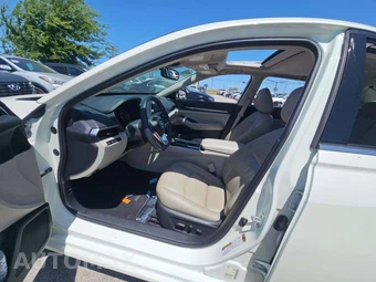 2019 Nissan Altima SV – miniatura 6