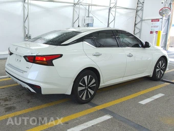 2019 Nissan Altima SV – miniatura 4