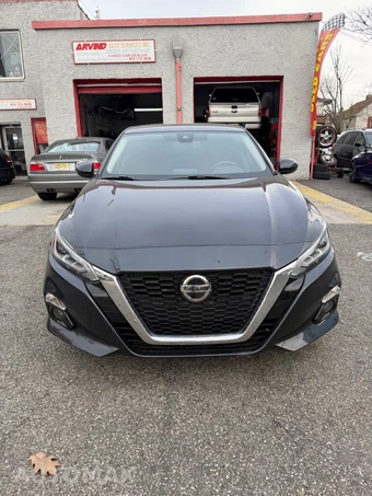 2019 Nissan Altima SV - miniatura 2